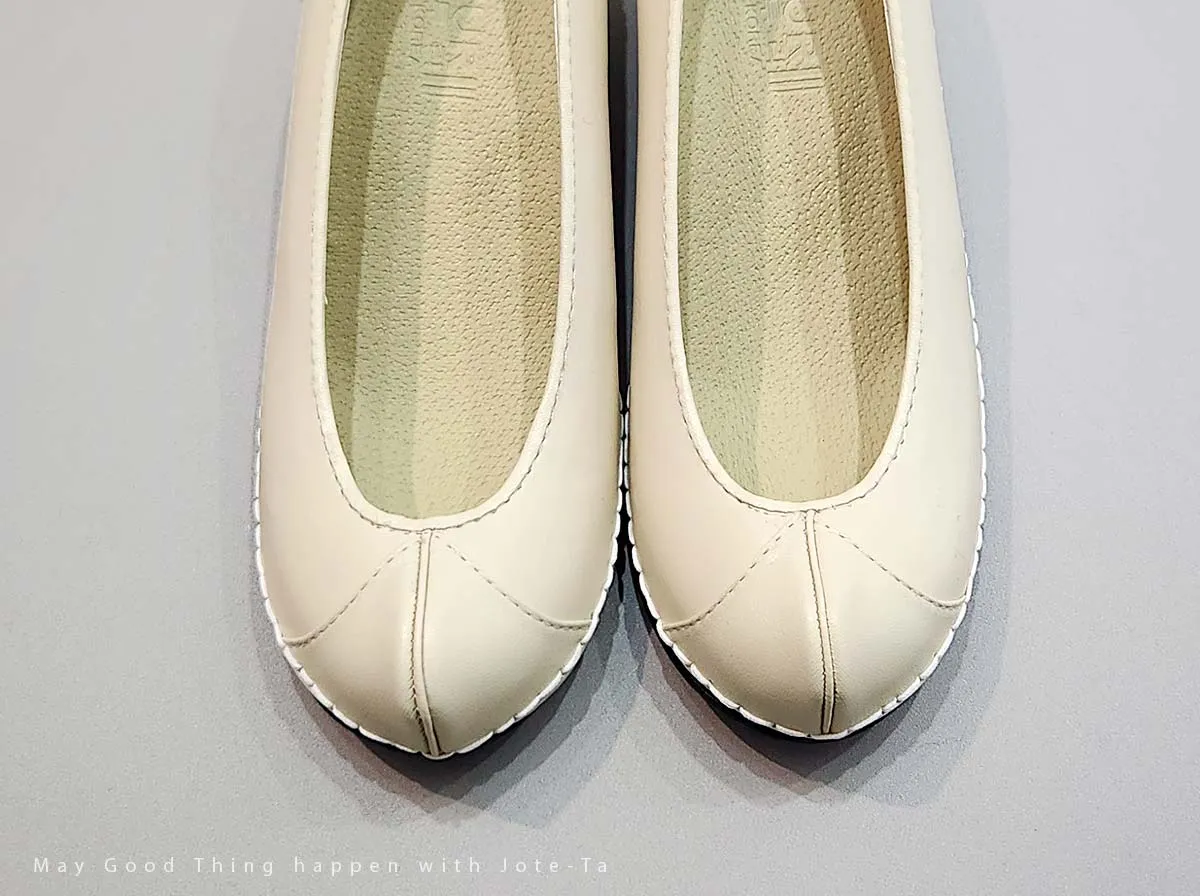 Tidy Women Hanbok Shoes in Beige Kkotshin