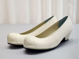 Tidy Women Hanbok Shoes in Beige Kkotshin